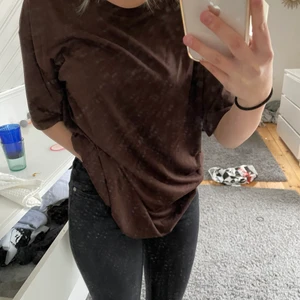 Vanlig brun t shirt ifrån shein - Fin väldigt mjuk t shirt 