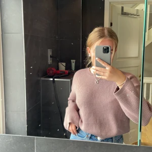 Tröja - Helt nu tröja från SHEIN, nyskick, storlek M men skulle säga passa allt från S-L