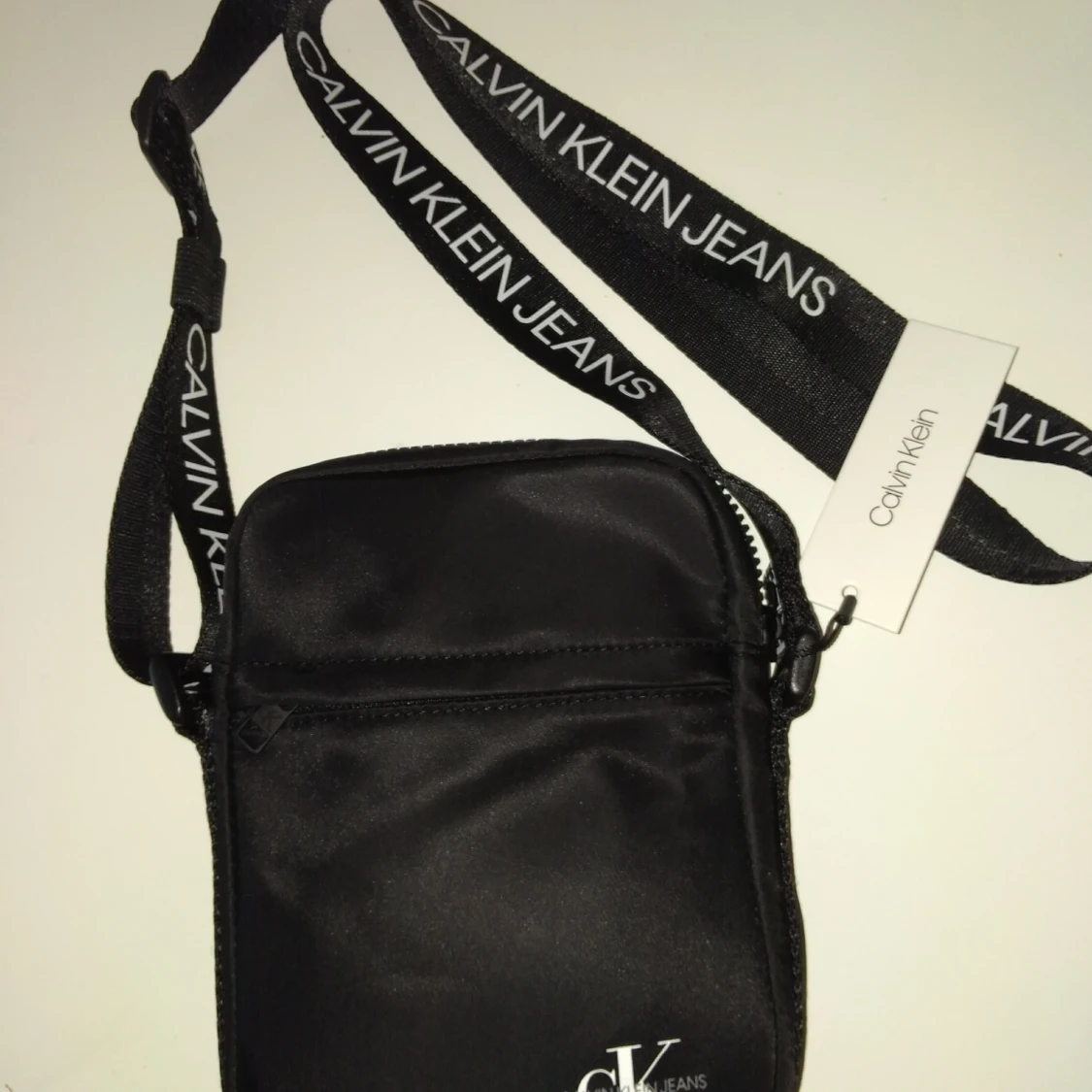 Calvin Klein axelväska prislapp kvar