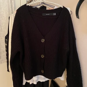 stickad vero moda tröja - ledsen för dåliga bilder, kontakta för fler!! från vero moda - toppskick💕