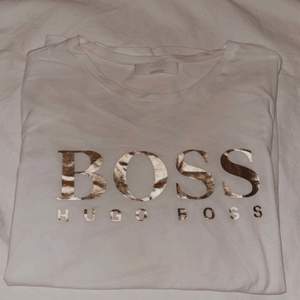 Ännu en guldig Hugo boss T-shirt 🤪 storlek M