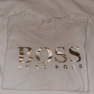 Hugo boss T-shirt  - Ännu en guldig Hugo boss T-shirt 🤪 storlek M