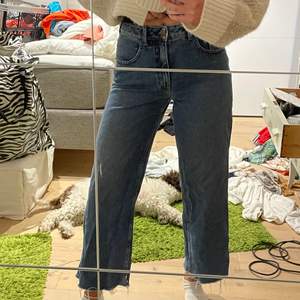 Sköna och snygga jeans som tyvärr är för korta för mig. FRAKT INGÅR