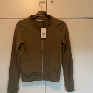 Kofta  - 🌸Ny kofta från Lager 157                                                🌸 aldrig använd (prislapp sitter kvar) 