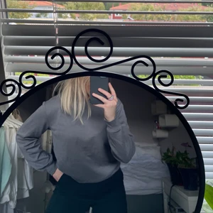 Tjocktröja  - Har liknande så tyvärr kommer inte denna till användning, men perfekt tjocktröja nu till hösten som passar till det mesta! Från herravdelningen på hm! Som ny!