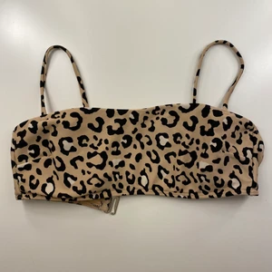 Bikini - Fin bikiniöverdel från hollister. Säljer då den är för liten. Storlek XS. 40kr + frakt 🤍🤍🤍