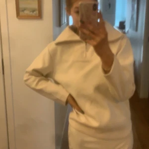 Tröja - Superfin tröja från Gina tricot i st xxs men väldigt stor så skulle säga xs/s. Säljer för 200kr