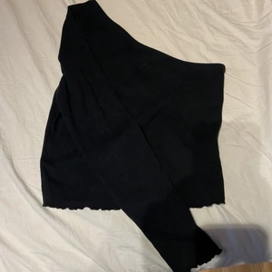 tröja från Gina  - säljer denna fina tröja från Gina då den aldrig kommit till användning mer en gång. Är storlek M men funkar även till S. Fint skick.