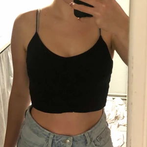 Svart croptop från Weekday  - Sött linne från Weekday 
