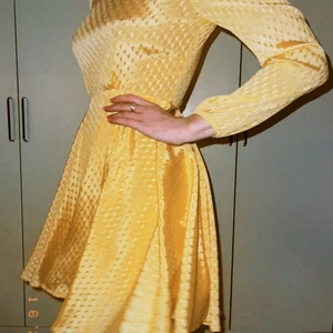 Maje klänning - Denna klänning har jag bara använt 1 gång så den är inprincip helt ny. Nypris: 2200kr. Storleken är XS men passar också S