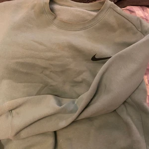 Nike hoodie  - Inte äkta. Oversized sweater i ljusgrön/blå 🍐 skriv för bättre bilder!!