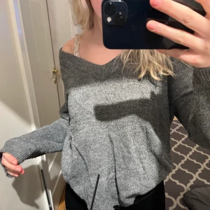 Stickad offshoulder - Jätte mysig och varm tröja, kommer inte till använd längre❤️köparen står för frakten