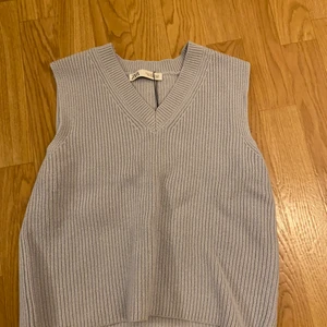 Zara knitted vest  - Snygg ljus blå zara vest som är oanvänd 