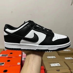 Nike dunk - Nya Nike dunk panda i storlek 44,5 kommer med box såklart. 