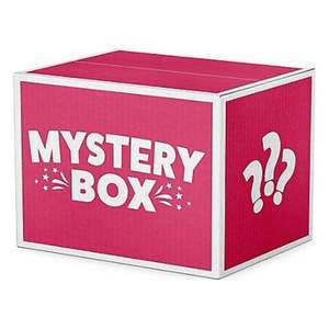 Mystery box - BROWN EDITION. Är du äventyrlig och älskar överaskningar?! Då kanske du ska överaska dig själv eller en vän med en mystery box☆!! I denna box kan du få 2-5 plagg (topp/blus/klänning/väska/smycken) för 220 kr  i storlek XS-S!!  På bild 2 och 3 kan du se min stil. Du kan också se några plagg i min profil som kan hamna i boxen☻ har plagg från bl.a. amazon, lacoste, yesstyle, shein, h&m mm.