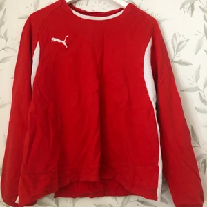 Puma sweatshirt Röd - Köpt på loppis i Gränna! 