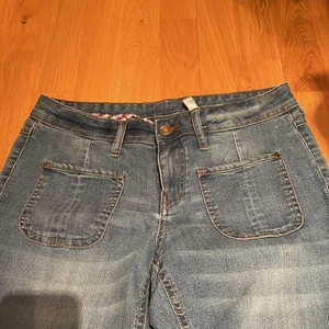 Bootcut jeans - Oanvända jeans då de var för stora för mig. Passar storlek 38-40