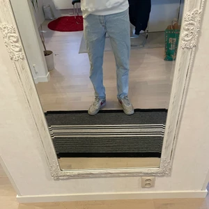 Weekday jeans - Weekday jeans i modellen barrel tapred realxed. Fint skick och nypris 599. Är ca 182 cm lång. Storleken är 30/30