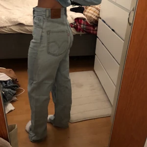 Levis jeans  - Högmidjade jeans från Levis, sitter nog bra på en lite längre person💕💕