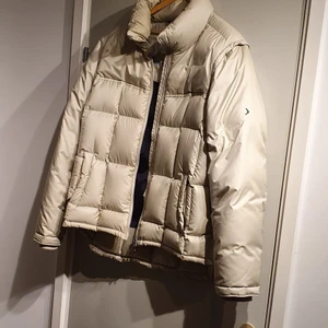 Åkta boomerang jacka - Säljer en åkta boomerang jacka som jag köpte I England och Säljer den eftersom den passar mig inte, jackan vara användas som en väst eller en hell jacka, och passar till båda kön och stk s_ l.beror på hur man vill ha på sig.köpte den 6999 och Säljer den men bra bud.den är användas cirka 3 gang.Den är i mycket mycket bra skick 