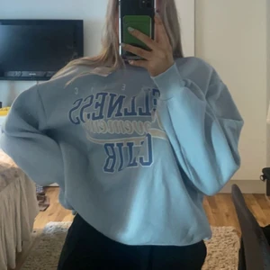 Sweatshirt  - Jättefin sweatshirt som aldrig blivit använd och med lappen kvar, från ginatricot, 150+ frakt 💙