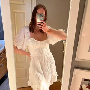 Helt ny!💗 kolla min sida för fler vita klänningar! 