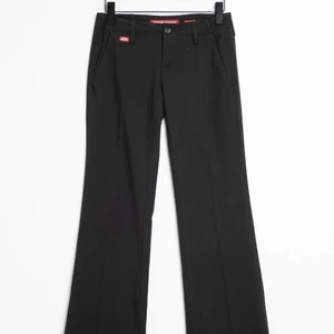 Kostymbyxor  - Hej säljer mina lågmidjade kostymbyxor därav de inte passade mig! Skit snygga och är i storlek XS❤️ bara att fråga om fler bilder😍