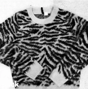 Tiger tröja 🤩💓 - Super fin tröja! Tyvärr inte kommit till någon användning. Pris kan diskuteras. Skriv privat om ni är intresserade!🙌🏽😽