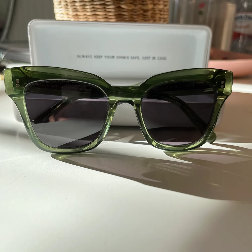 Superfina solglasögon från chimi! Super fin grön färg, kiwi, i modellen 005😍. Accessoarer.