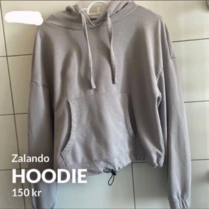 Hoodie från zalando  - Jättesnygg hoodie i bra skick, det är resår nertill så man kan dra åt hoodien. Storlek S. Pris: 150kr (frakten ingår i priset) 