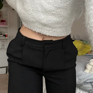 Hanna Schönberg kostymbyxor - Säljer dessa fina kostymbyxor från Hanna Schönbergs första kollektion. Storlek 36 💘 superfint skick!!