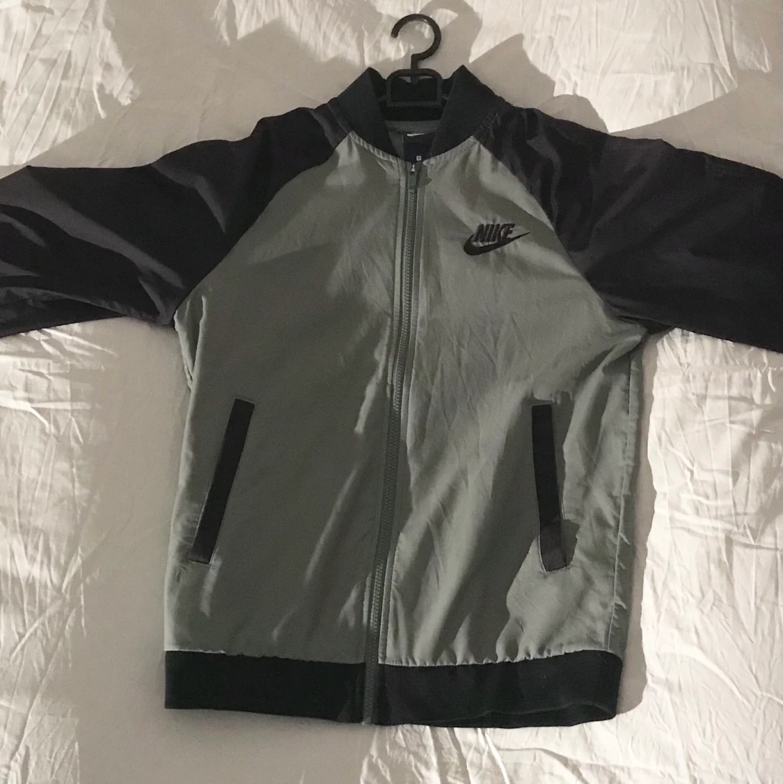 Nike jacka grön och svart