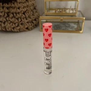 💅🏻 - En ögonbrynsgel. Aldrig använd💛