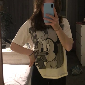 T-shirt - Säljer min söta och jättesköna t-shirt från zara. 