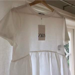 Jättefin tshirt med volang från zara, strl S. Aldrig använd, prislapp kvar (lägger upp igen pga oseriös köpare)