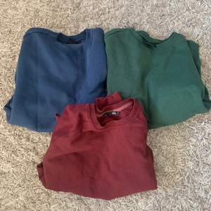 Säljer 3 olika sweatshirts i färgen blå, vinröd och grön🥰 50kr/st 