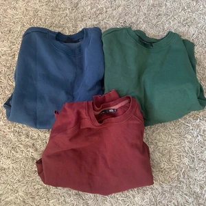 Sweatshirt - Säljer 3 olika sweatshirts i färgen blå, vinröd och grön🥰 50kr/st 
