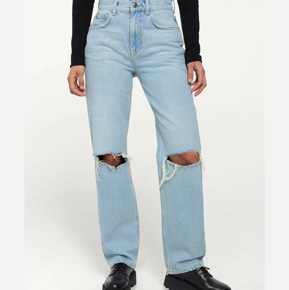 Helt nya 90s high waist jeans från Gina tricot strl 34.. Jeans & Byxor.