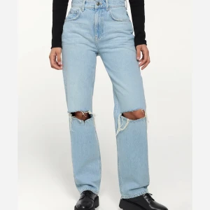 Nya 90s high waist jeans från Gina  - Helt nya 90s high waist jeans från Gina tricot strl 34.