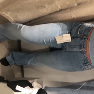 Zara jeans - Säljer dessa jeans för dom är lite för stora för mig, dom är även uppsydda nån centimeter🤍