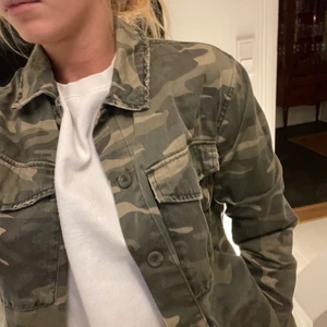 Vårjacka  - Jacka från topshop i bra skick, strl 36:)