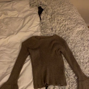 Tröja  - Jätte fin tröja ifrån shein men aldrig kommit till användning. Stretchigt material. Köparen står för frakten 