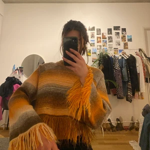 ZARA STICKAD TRÖJA - Tröja köpt utomlands på Zara. Plagget har aldrig kommit till användning och har därmed prislapp kvar. Pris o frakt kan diskuteras i DM. 