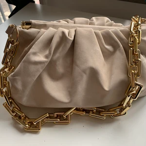 Handväska - Söt cremefärgad handväska