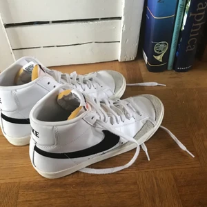 Nike blazer - Nike blazers, jättesnygga men passar inte mig så bra. Knappt använda och rätt små i storleken skulle säga runt 40.🥰