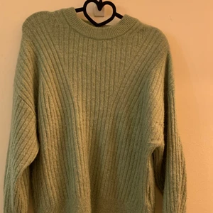 Grön stickad tröja  - Grön stickad tröja från H&M. 