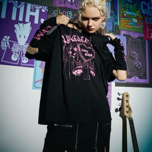 Fin tröja  - Jätte fin men inte fått någon användning för den. Man får med ett par armar som man ser på bilden. Säljer för 80 kr +frakt