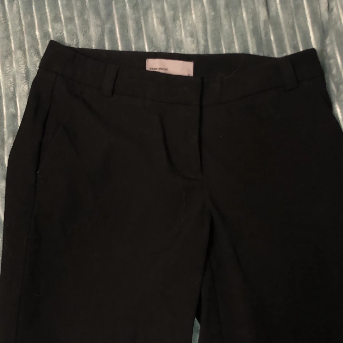 Svarta kostymbyxor stl 34