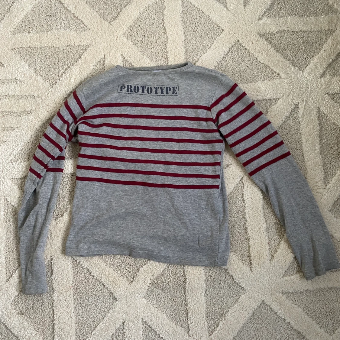 Grå långärmad - 90