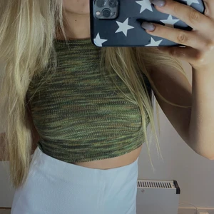 Grön topp - Topp från shein i olika nyanser av grön med knyte bak. Inga skador 